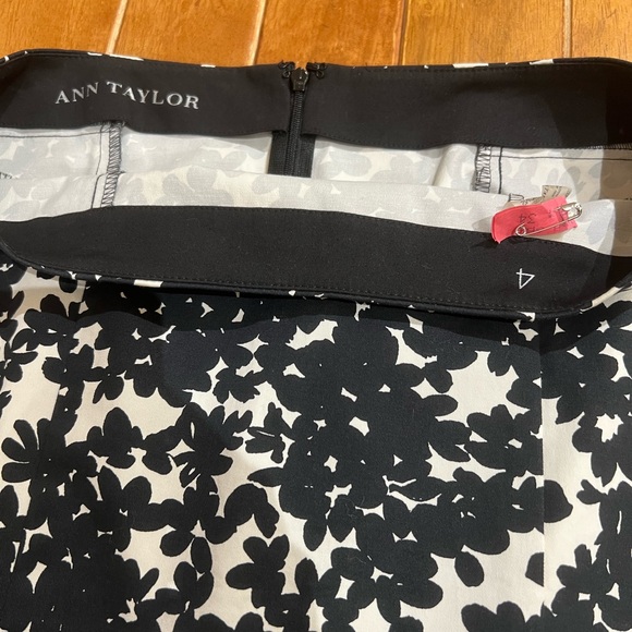 Ann Taylor skirt size 4. Excellent condition. - Picture 2 of 2